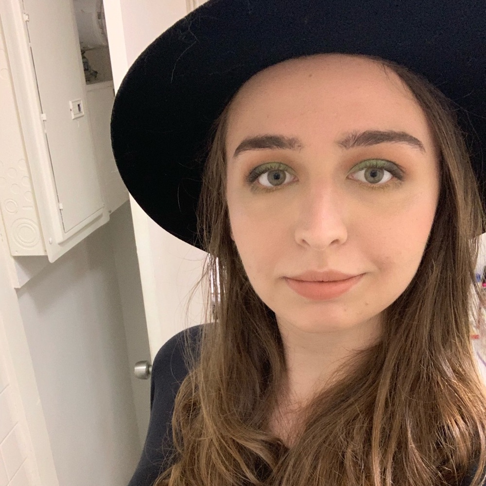 Meet your Posher, Abbey